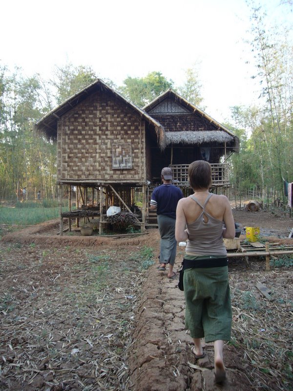 Travel - Myanmar - Inle Lake - First Boat Trip - The boat-drivers village - Rice and Cigars